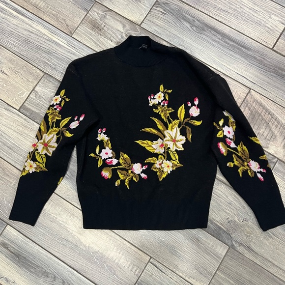 Marc New York Sweaters - Marc New York Black Sweater with Floral Design EUC Size M